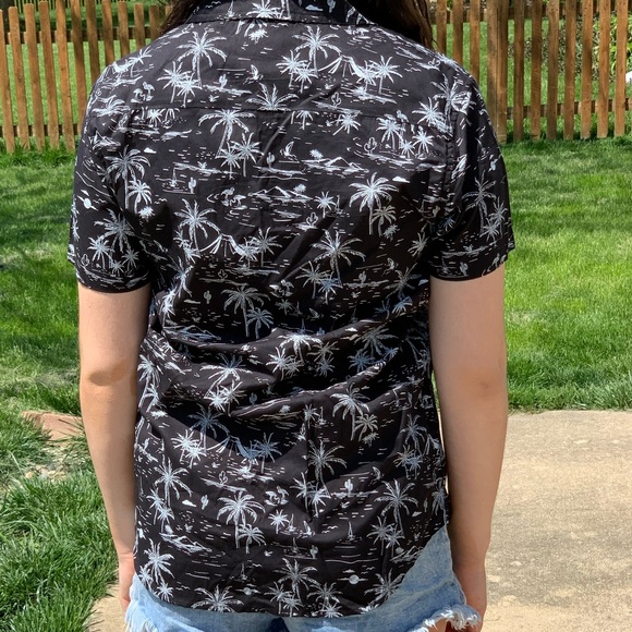 Free Planet Short Sleeve Button Down Black Shirt - Picture 2 of 7